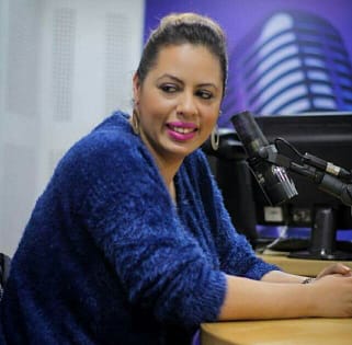 و أخيرا… اليوتيوب يرد الاعتبار للفنانة “لمياء الزايدي” و شركة موغادور و يعيد الكليب احنايا مغاربة- للعرض بعد رفع الحظر