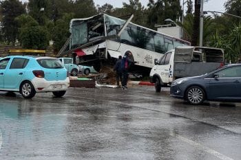 مكناس.. حادثة سير لحافلة شركة نقل حضري تخلف 19 جريح “مع الصور”