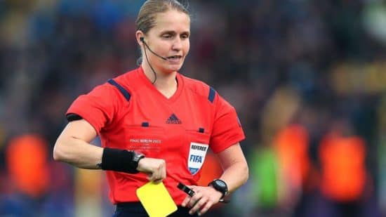 لأول مرة في المونديال.. حكمات سيدات وتقنية التسلل شبه الآلي