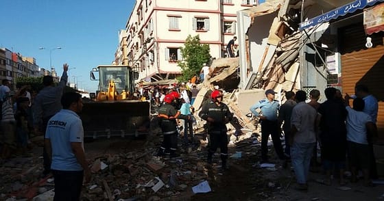 عـــاجل وبالصور… انهيــــــار منزل من أربـع طوابــــــــق بالدار البيضــــــــــــــــــــاء