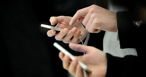 دراسة: كثرة استخدام الهواتف الذكية يغير مناطق بالمخ