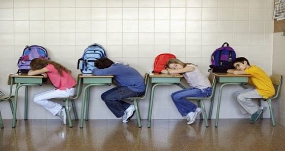 أيها التلاميذ استقيموا …!