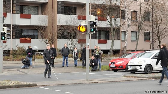 تطبيق للمكفوفين لمساعدتهم على التنقل بحرية وسلامة